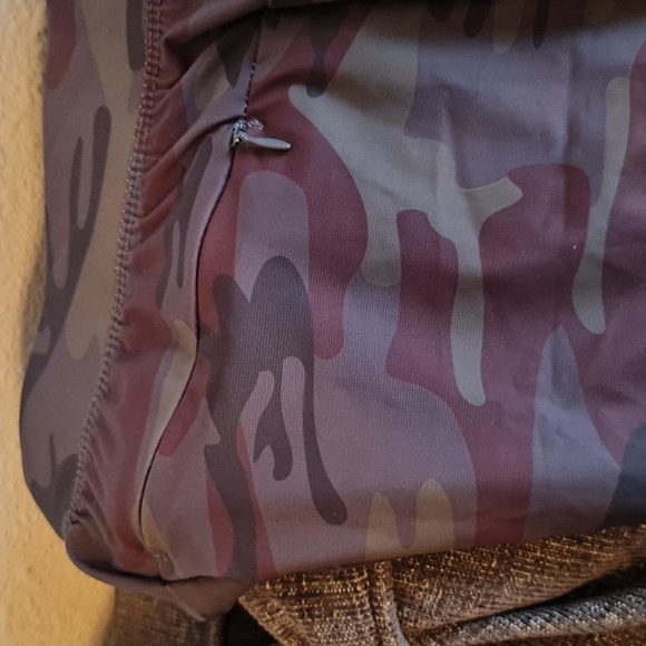 Kenneth Cole Gym Shorts - Picture 5 of 7